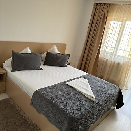 Fast Airport Accomodation Otopeni Esterno foto