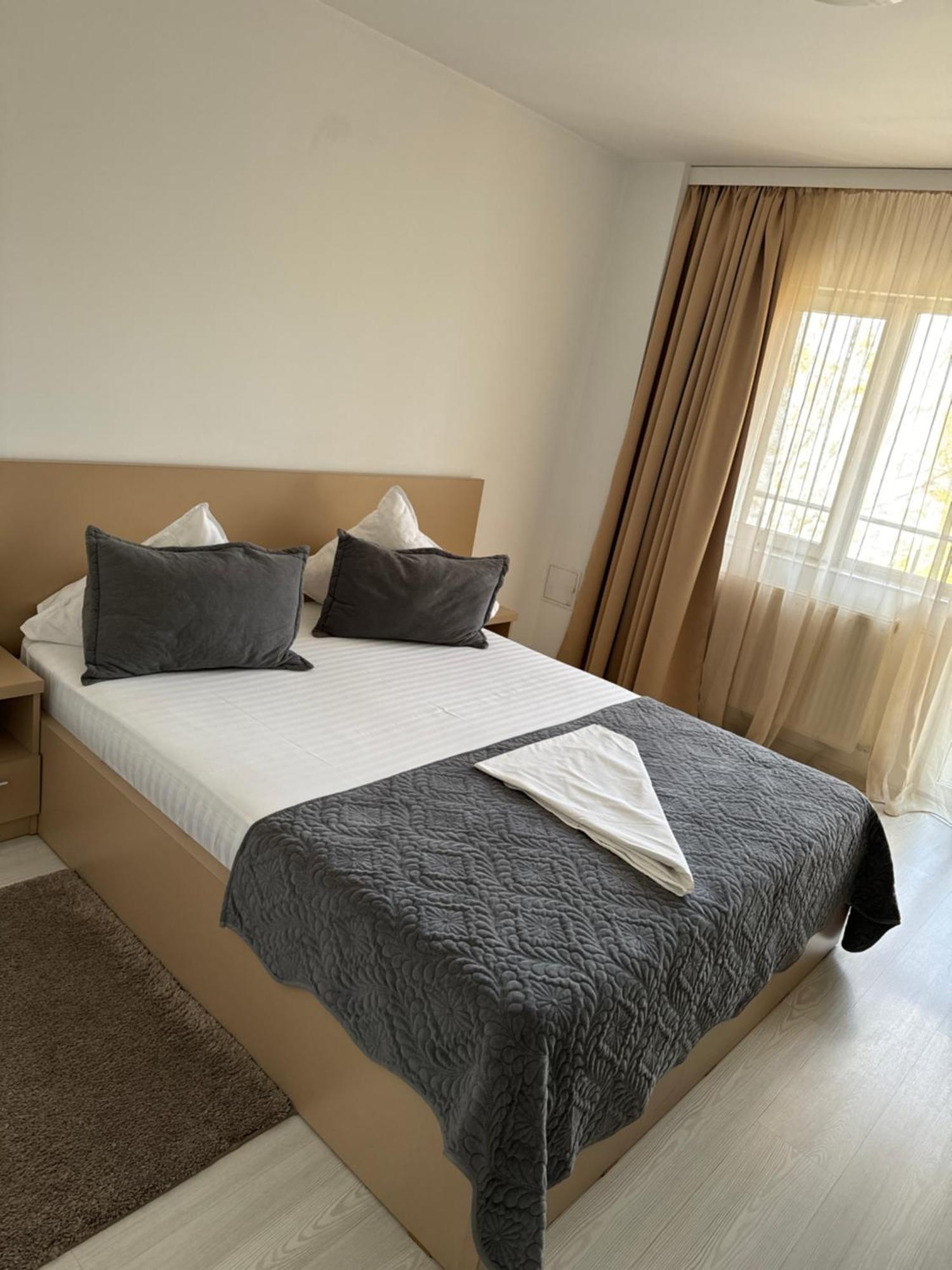 Fast Airport Accomodation Otopeni Esterno foto