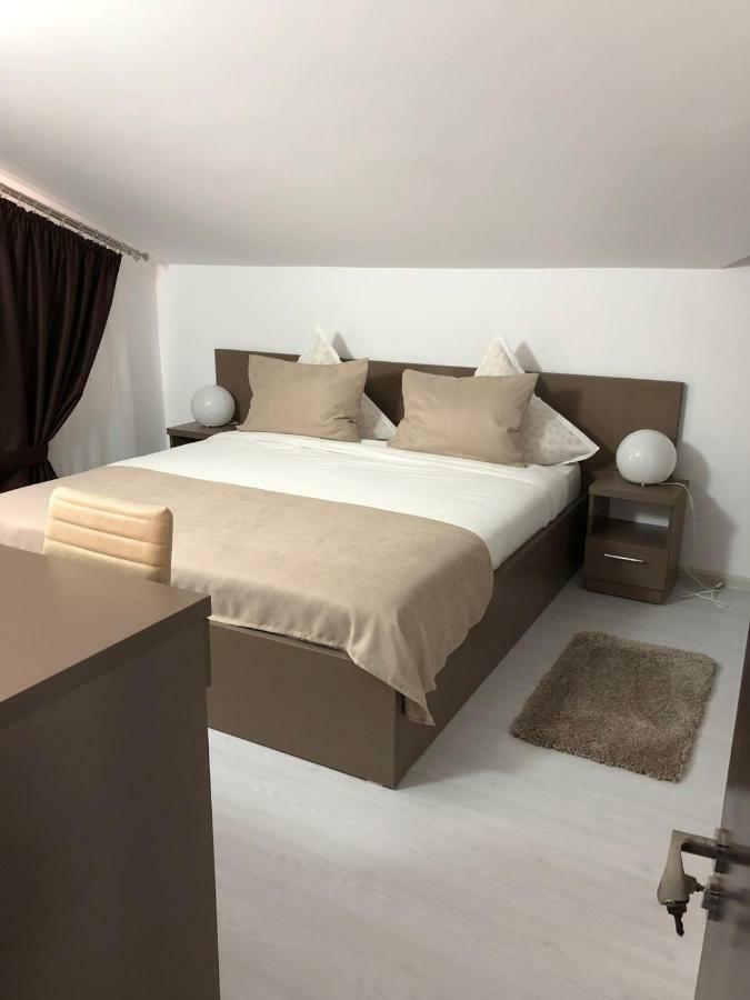 Fast Airport Accomodation Otopeni Esterno foto