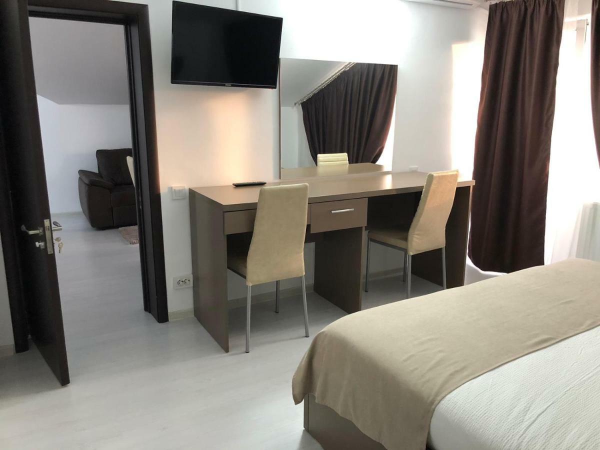 Fast Airport Accomodation Otopeni Esterno foto