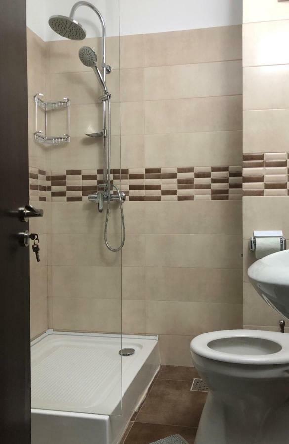 Fast Airport Accomodation Otopeni Esterno foto