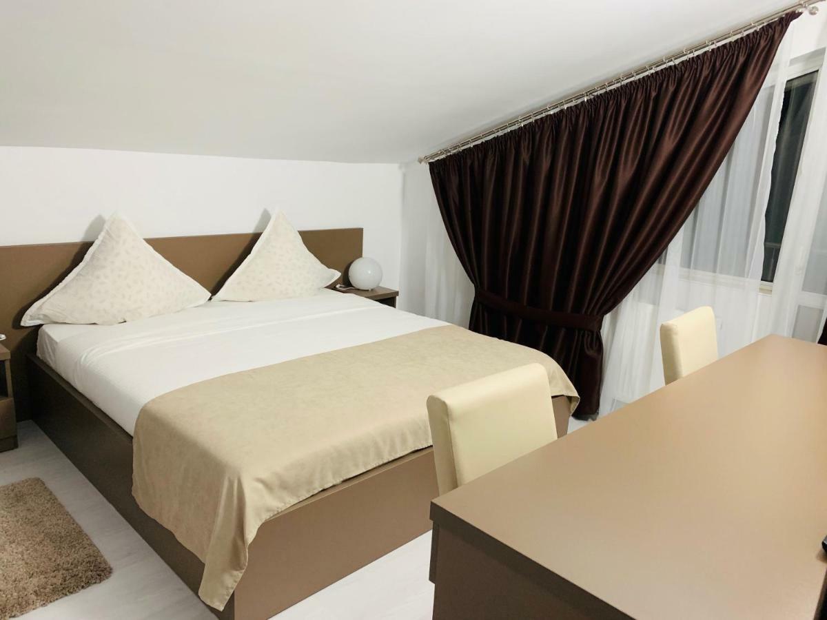 Fast Airport Accomodation Otopeni Esterno foto